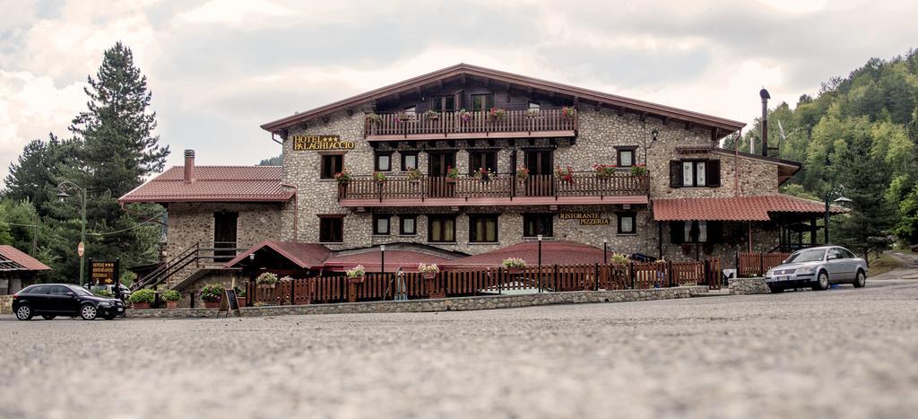 Hotel Palaghiaccio Cotronei Exterior photo